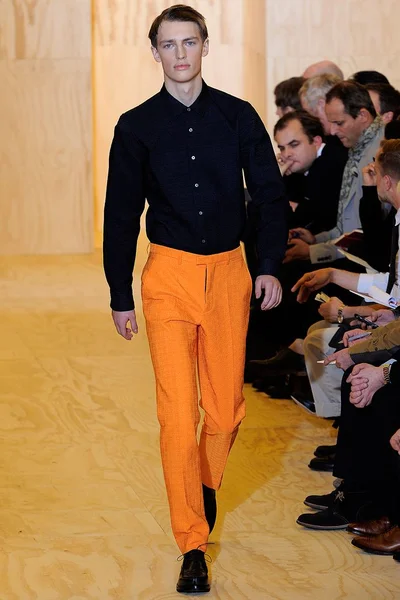 Look 17